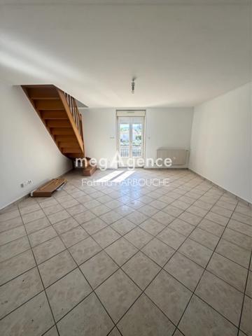 Immeuble à LE CHAMBON-FEUGEROLLES, 42500 - 144m²