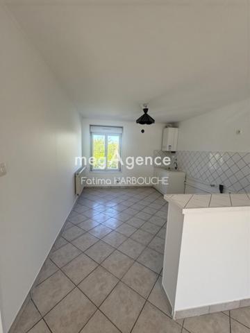 Immeuble à LE CHAMBON-FEUGEROLLES, 42500 - 144m²