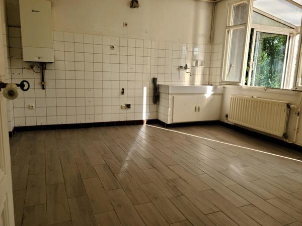 Maison 5 pièces, garage, buanderie-atelier, jardin.