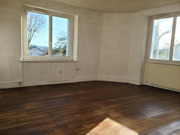 Maison 5 pièces, garage, buanderie-atelier, jardin.