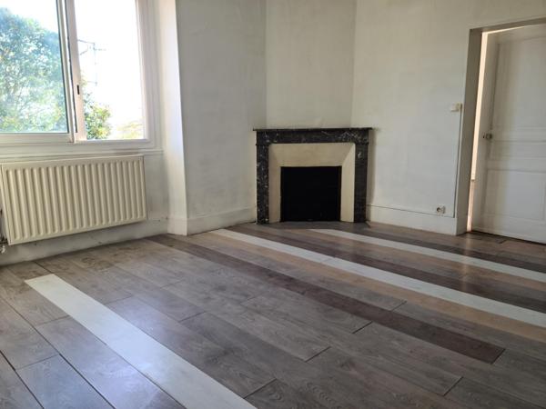 Maison 5 pièces, garage, buanderie-atelier, jardin.