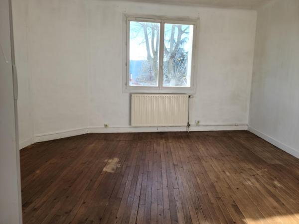 Maison 5 pièces, garage, buanderie-atelier, jardin.