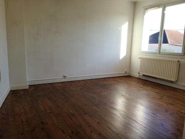 Maison 5 pièces, garage, buanderie-atelier, jardin.