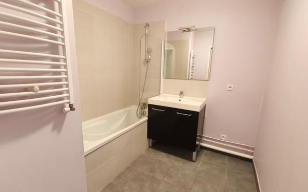 Appartement à vendre    2 pièces • 43,89 m2 Grenoble