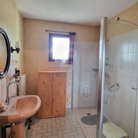 Pavillon sur sous sol complet semi enterré