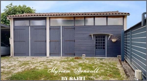 Propriété avec grange, box pour cheval, puits, dépendances sur terrain d'environ 1,5 hectare