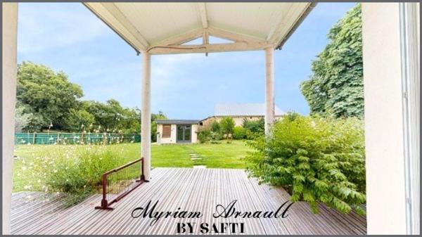 Propriété avec grange, box pour cheval, puits, dépendances sur terrain d'environ 1,5 hectare