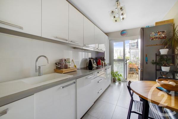 Appartement F4 à vendre  4 pièces - 89,66 m 2   PARIS  - 75019