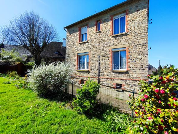 Située dans la commune prisée d’Acigné, idéalement placée à proximité immédiate des écoles et des transports en commun, cette maison d’environ 115 m² séduit par sa façade en pierre associée à une extension plus contemporaine.

Le rez-de-chaussée s’ouvre sur un salon-séjour suivi d’une cuisine indépendante.
Dans la partie extension, vous découvrirez une chambre lumineuse grâce à sa grande baie vitrée, d’une superficie de plus de 17 m², disposant de sa salle de bains et d’une buanderie, pouvant être aménagée en espace bureau ou dressing selon vos besoins. Possibilité d'une deuxième chambre au rez-de-chaussée.

À l’étage, vous trouverez deux grandes chambres sur parquet avec cheminée ancienne conservant tout le charme de l’ancien.
Un grenier ainsi qu’une cave complètent ce bien et offrent des espaces supplémentaires à exploiter.

À l’extérieur, un jardin clos pour profiter pleinement de moments de détente en plein air.

Les plus de cette maison : 
-Menuiserie PVC double vitrage
-Volet électrique
-Cachet de l'ancien (façade en Pierre, parquet bois et cheminées)

Pour plus de renseignements contactez moi 06.16.50.63.37