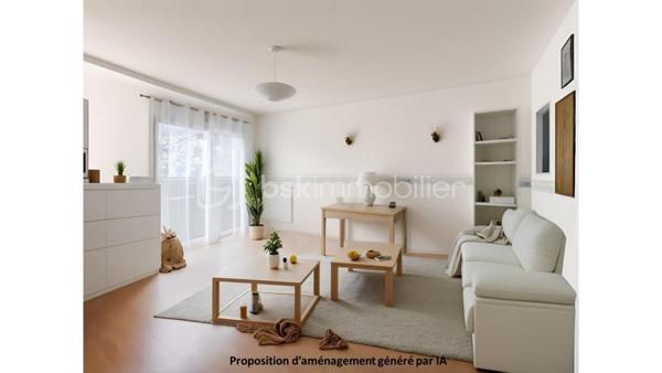 Située dans la commune prisée d’Acigné, idéalement placée à proximité immédiate des écoles et des transports en commun, cette maison d’environ 115 m² séduit par sa façade en pierre associée à une extension plus contemporaine.

Le rez-de-chaussée s’ouvre sur un salon-séjour suivi d’une cuisine indépendante.
Dans la partie extension, vous découvrirez une chambre lumineuse grâce à sa grande baie vitrée, d’une superficie de plus de 17 m², disposant de sa salle de bains et d’une buanderie, pouvant être aménagée en espace bureau ou dressing selon vos besoins. Possibilité d'une deuxième chambre au rez-de-chaussée.

À l’étage, vous trouverez deux grandes chambres sur parquet avec cheminée ancienne conservant tout le charme de l’ancien.
Un grenier ainsi qu’une cave complètent ce bien et offrent des espaces supplémentaires à exploiter.

À l’extérieur, un jardin clos pour profiter pleinement de moments de détente en plein air.

Les plus de cette maison : 
-Menuiserie PVC double vitrage
-Volet électrique
-Cachet de l'ancien (façade en Pierre, parquet bois et cheminées)

Pour plus de renseignements contactez moi 06.16.50.63.37