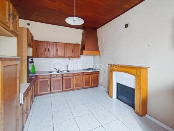 Située dans la commune prisée d’Acigné, idéalement placée à proximité immédiate des écoles et des transports en commun, cette maison d’environ 115 m² séduit par sa façade en pierre associée à une extension plus contemporaine.

Le rez-de-chaussée s’ouvre sur un salon-séjour suivi d’une cuisine indépendante.
Dans la partie extension, vous découvrirez une chambre lumineuse grâce à sa grande baie vitrée, d’une superficie de plus de 17 m², disposant de sa salle de bains et d’une buanderie, pouvant être aménagée en espace bureau ou dressing selon vos besoins. Possibilité d'une deuxième chambre au rez-de-chaussée.

À l’étage, vous trouverez deux grandes chambres sur parquet avec cheminée ancienne conservant tout le charme de l’ancien.
Un grenier ainsi qu’une cave complètent ce bien et offrent des espaces supplémentaires à exploiter.

À l’extérieur, un jardin clos pour profiter pleinement de moments de détente en plein air.

Les plus de cette maison : 
-Menuiserie PVC double vitrage
-Volet électrique
-Cachet de l'ancien (façade en Pierre, parquet bois et cheminées)

Pour plus de renseignements contactez moi 06.16.50.63.37