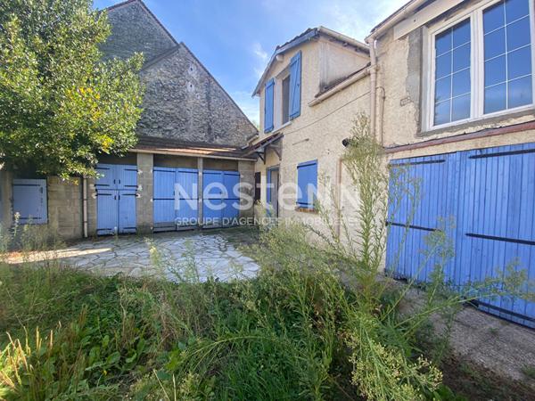 Maison de ville en plein coeur d'Itteville - 5 pièces - 3 chambres - Terrasse - Travaux à prévoir