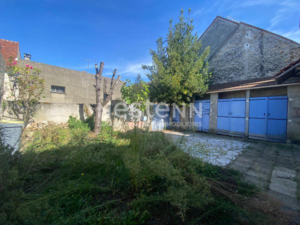 Maison de ville en plein coeur d'Itteville - 5 pièces - 3 chambres - Terrasse - Travaux à prévoir