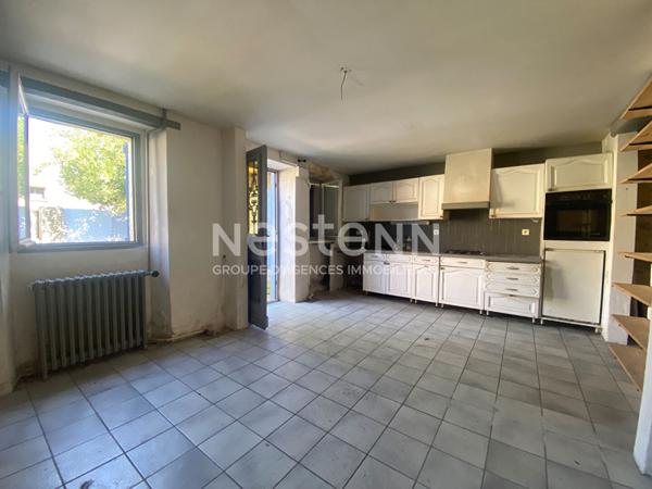 Maison de ville en plein coeur d'Itteville - 5 pièces - 3 chambres - Terrasse - Travaux à prévoir