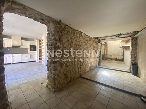 Maison de ville en plein coeur d'Itteville - 5 pièces - 3 chambres - Terrasse - Travaux à prévoir