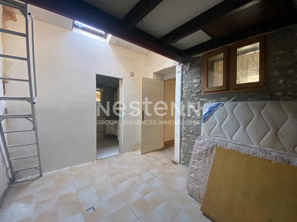 Maison de ville en plein coeur d'Itteville - 5 pièces - 3 chambres - Terrasse - Travaux à prévoir