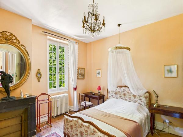 Domaine du XVIIe siècle avec gîtes, piscine et dépendances