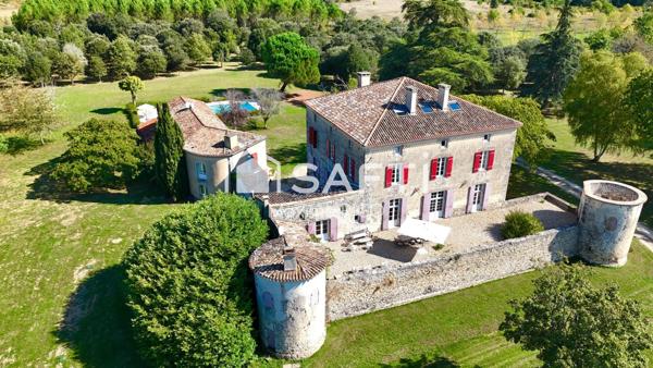 Magnifique Château rénové avec gîte et piscine