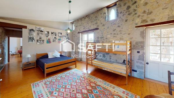 Magnifique Château rénové avec gîte et piscine