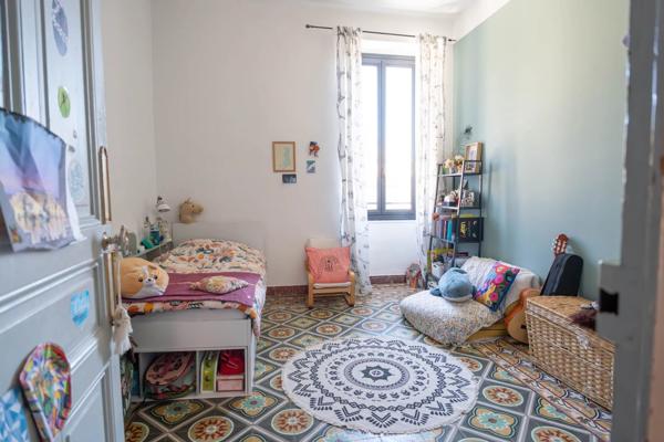 À vendre NÎMES  – Maison de caractère avec extérieur, garage et bassin – Quartier RÉVOLUTION
