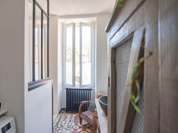 À vendre NÎMES  – Maison de caractère avec extérieur, garage et bassin – Quartier RÉVOLUTION
