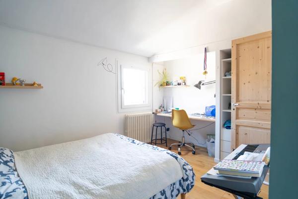 À vendre NÎMES  – Maison de caractère avec extérieur, garage et bassin – Quartier RÉVOLUTION