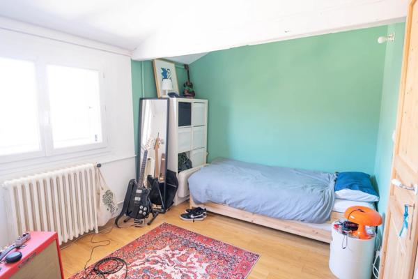 À vendre NÎMES  – Maison de caractère avec extérieur, garage et bassin – Quartier RÉVOLUTION