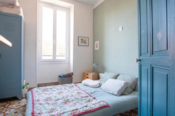 À vendre NÎMES  – Maison de caractère avec extérieur, garage et bassin – Quartier RÉVOLUTION