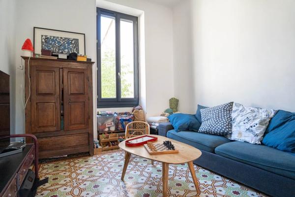 À vendre NÎMES  – Maison de caractère avec extérieur, garage et bassin – Quartier RÉVOLUTION