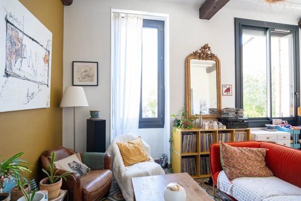 À vendre NÎMES  – Maison de caractère avec extérieur, garage et bassin – Quartier RÉVOLUTION