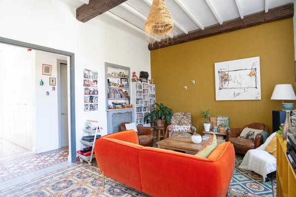 À vendre NÎMES  – Maison de caractère avec extérieur, garage et bassin – Quartier RÉVOLUTION