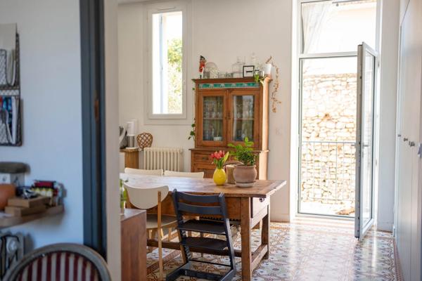 À vendre NÎMES  – Maison de caractère avec extérieur, garage et bassin – Quartier RÉVOLUTION