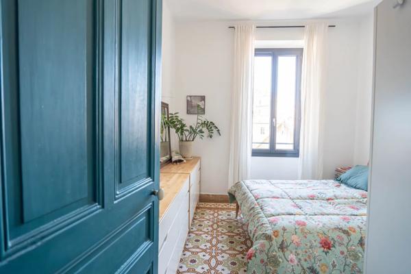 À vendre NÎMES  – Maison de caractère avec extérieur, garage et bassin – Quartier RÉVOLUTION
