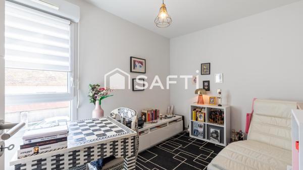 Lumineux F4 d’angle à 10 min des plages