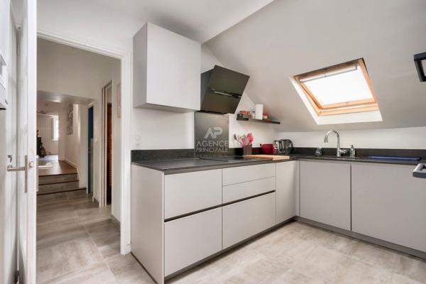 Versailles Saint-Louis Appartement 3 pièces 94m² carrez (96m² au sol), 2ème et dernier étage €799 000 ** - Référence 27789