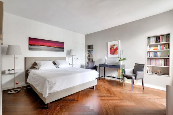 Versailles Saint-Louis Appartement 3 pièces 94m² carrez (96m² au sol), 2ème et dernier étage €799 000 ** - Référence 27789