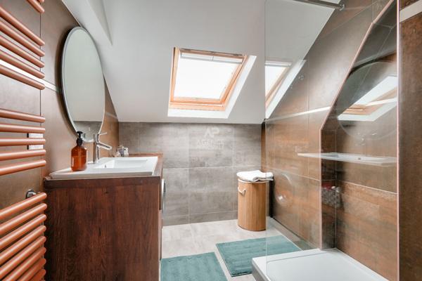 Versailles Saint-Louis Appartement 3 pièces 94m² carrez (96m² au sol), 2ème et dernier étage €799 000 ** - Référence 27789