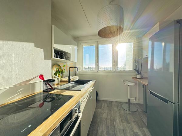 Vente
                Appartement58,25 m² - 3 Pièces -
                    ORLEANS (45100)