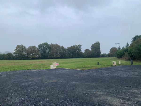 SERRES-CASTET (PAU-64) - 3 146 m² - Terrain constructible à vendre.