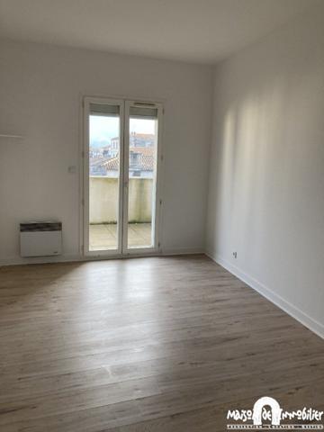 Location Appartement avec terrasse - 2 pièces - 55m² - COGNAC Résidence avec ascenseur