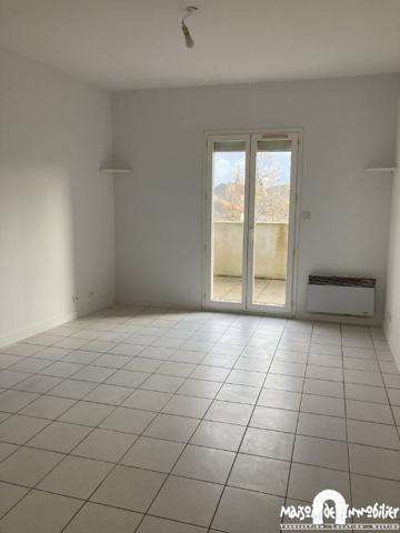 Location Appartement avec terrasse - 2 pièces - 55m² - COGNAC Résidence avec ascenseur