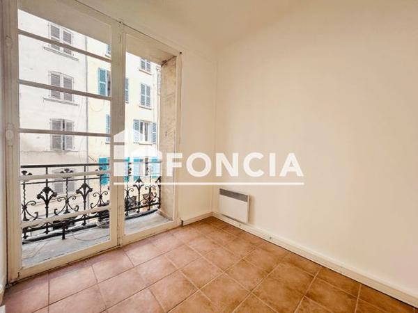 Location Local commercial 1 pièce 7.3 m² - 8 PLACE GUSTAVE LAMBERT Toulon 83000