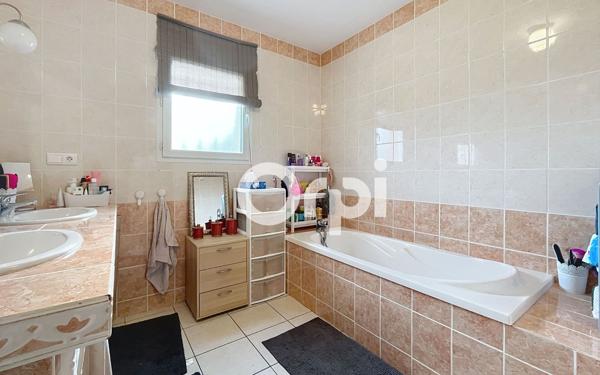 Maison à vendre    7 pièces • 152 m2 Saint-Pantaléon-de-Larche