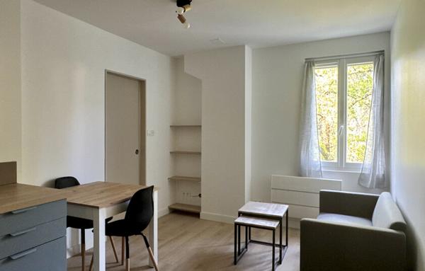 À louer   T2 meublé entièrement rénové avec accès jardin et vue rivière