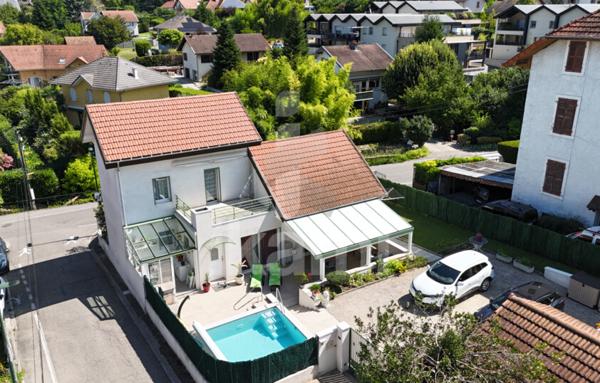 Élégante Demeure Rénovée avec Piscine et Exposition Sud