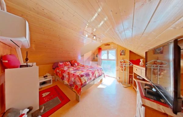 Élégante Demeure Rénovée avec Piscine et Exposition Sud