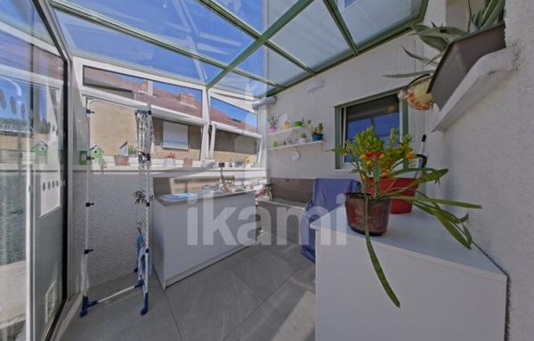 Élégante Demeure Rénovée avec Piscine et Exposition Sud