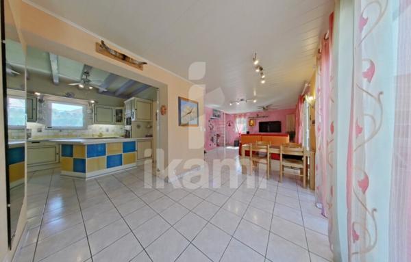 Élégante Demeure Rénovée avec Piscine et Exposition Sud