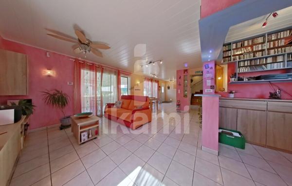 Élégante Demeure Rénovée avec Piscine et Exposition Sud