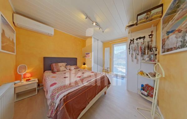 Élégante Demeure Rénovée avec Piscine et Exposition Sud